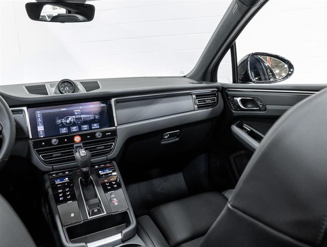 2026 Porsche Macan  Photo