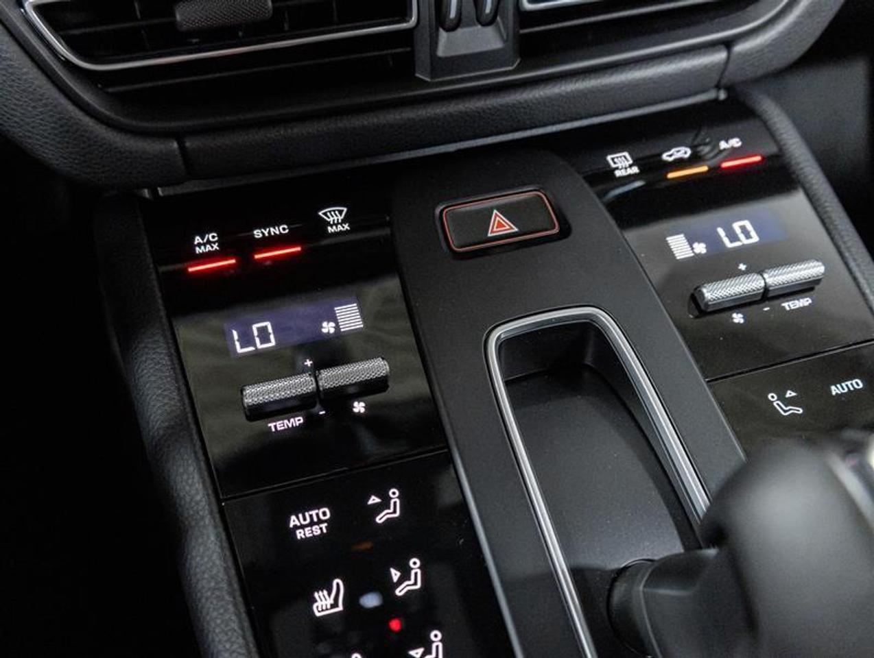 2026 Porsche Macan  Photo