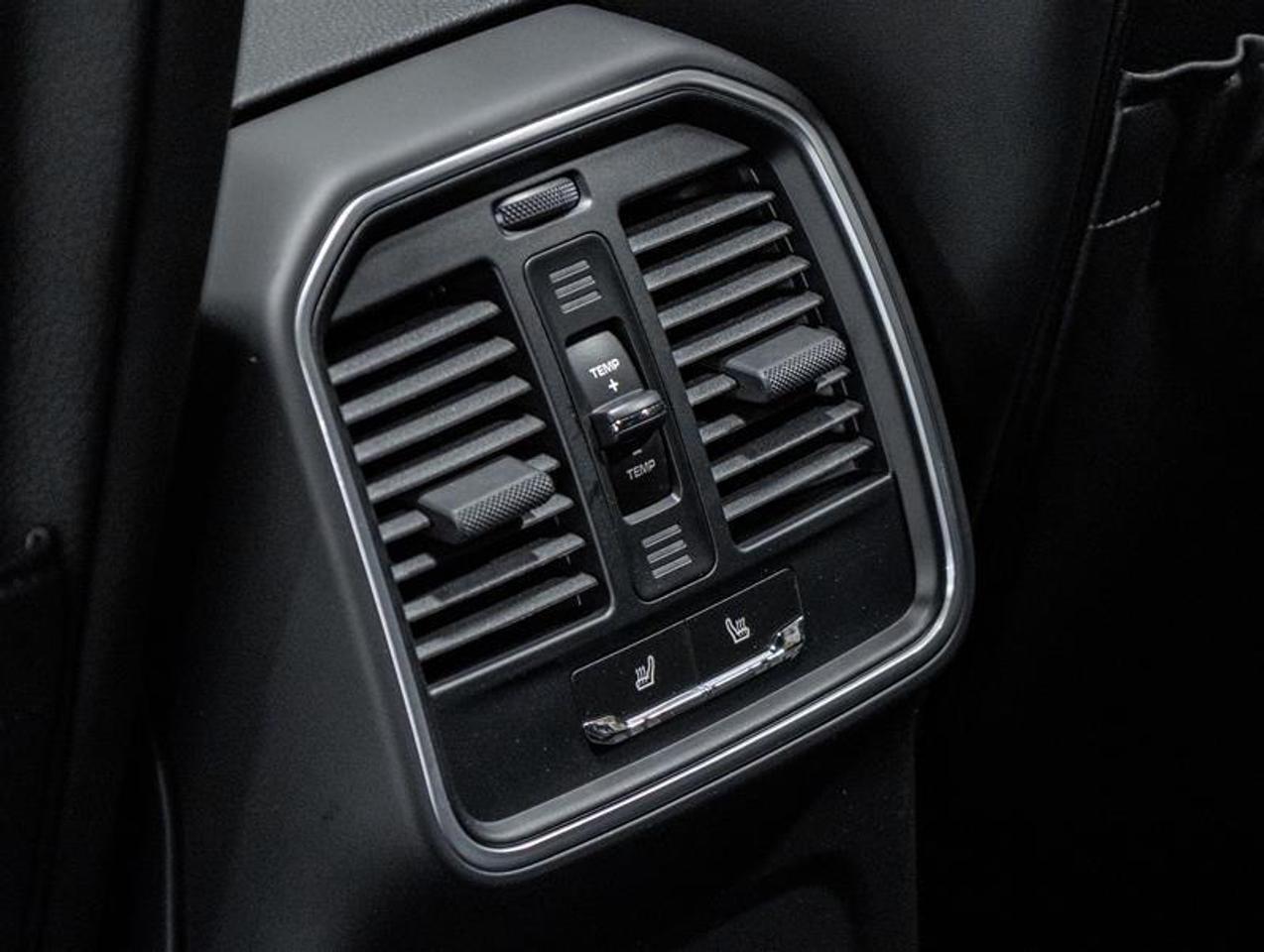 2026 Porsche Macan  Photo