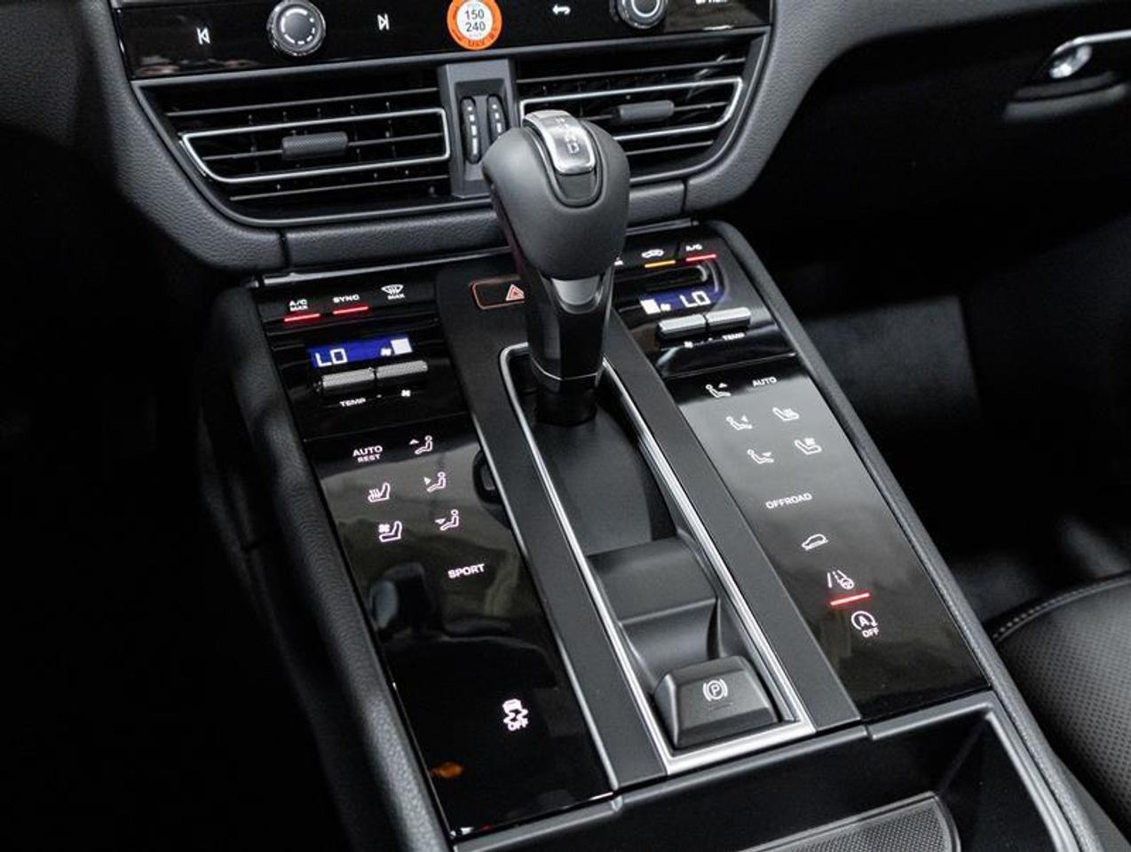 2026 Porsche Macan  Photo