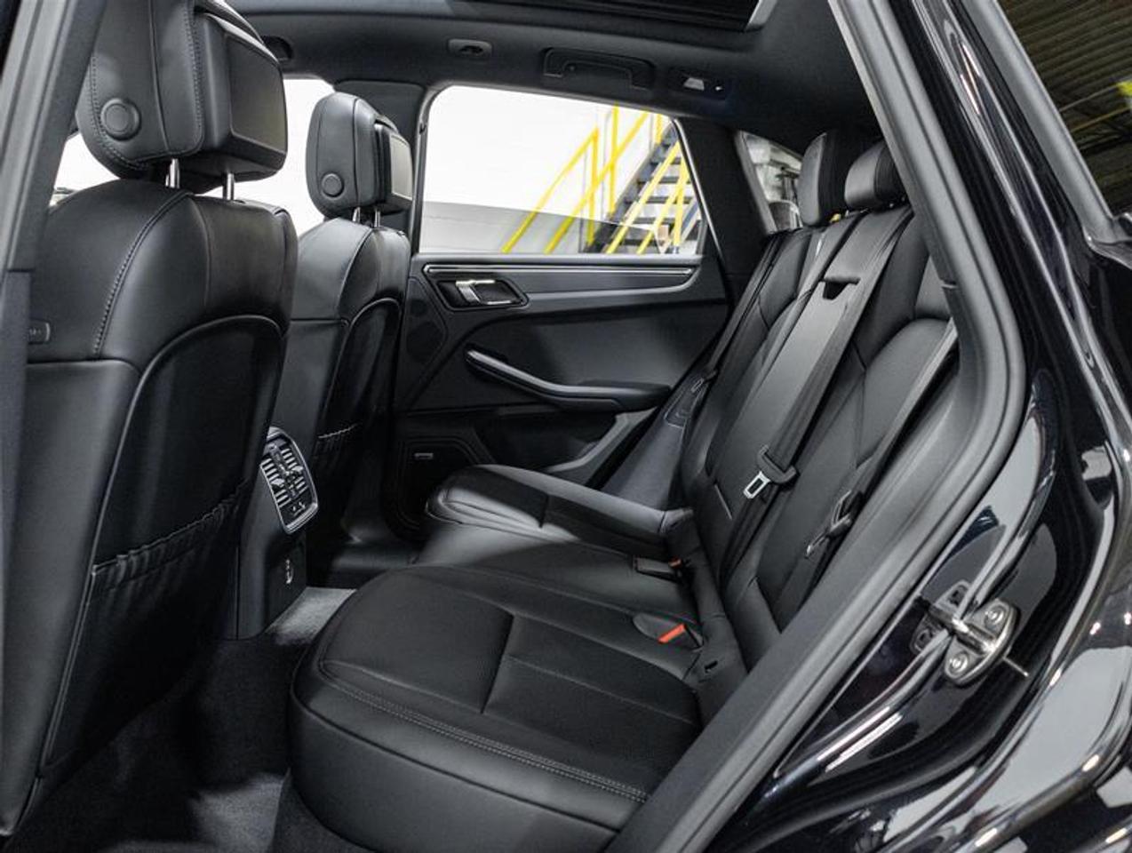 2026 Porsche Macan  Photo