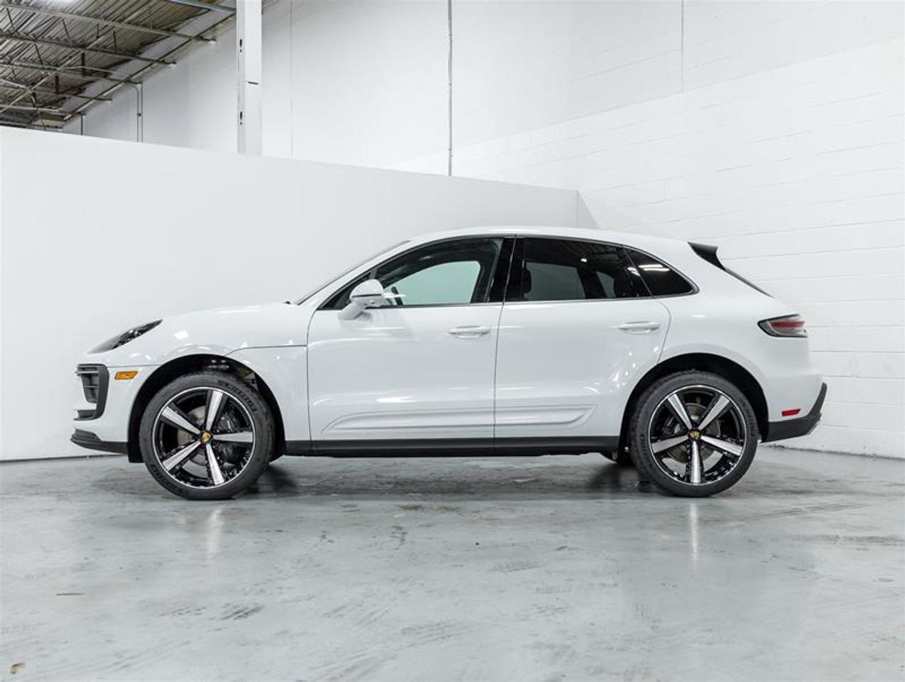 2026 Porsche Macan  Photo3