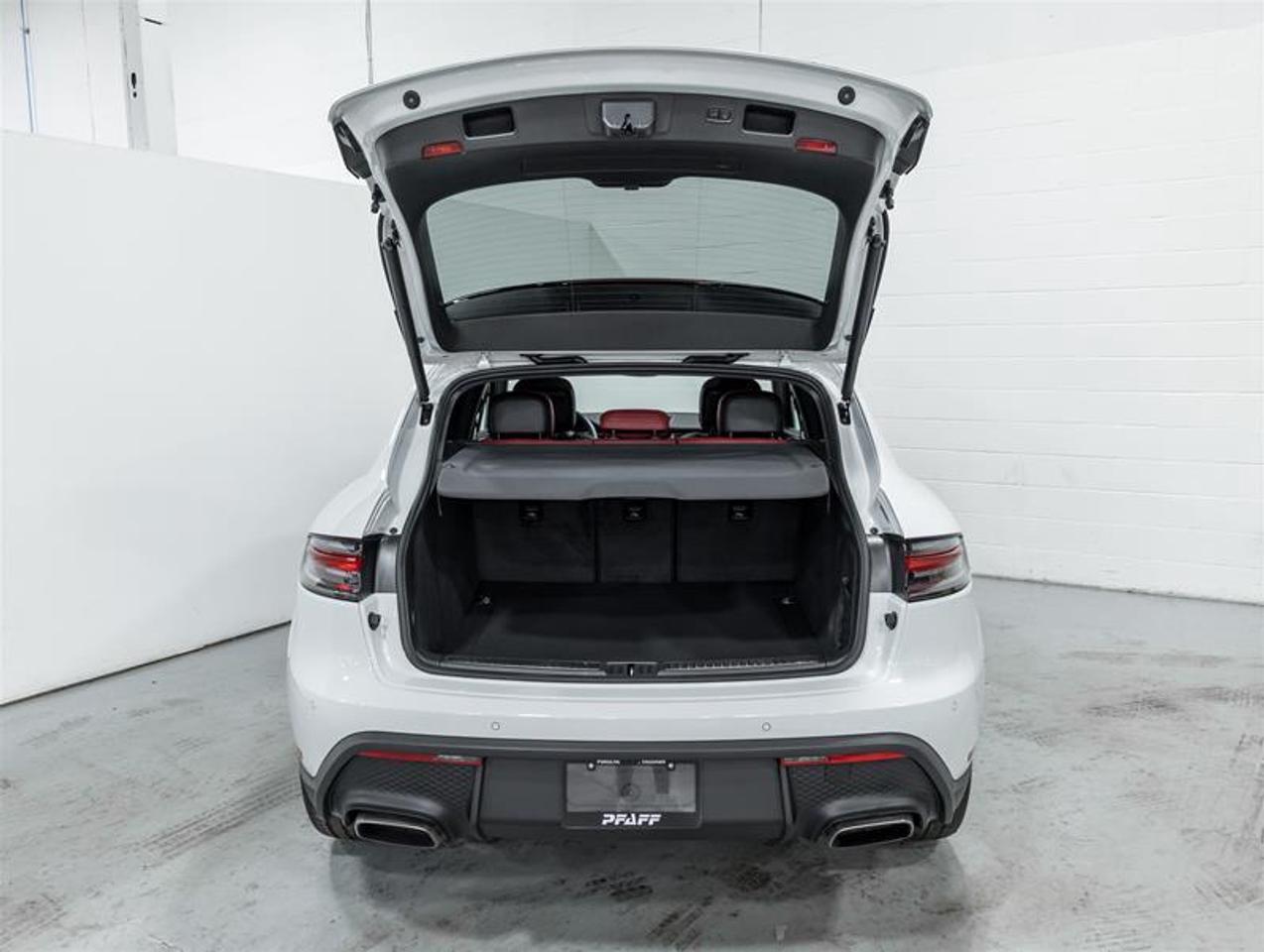 2026 Porsche Macan  Photo