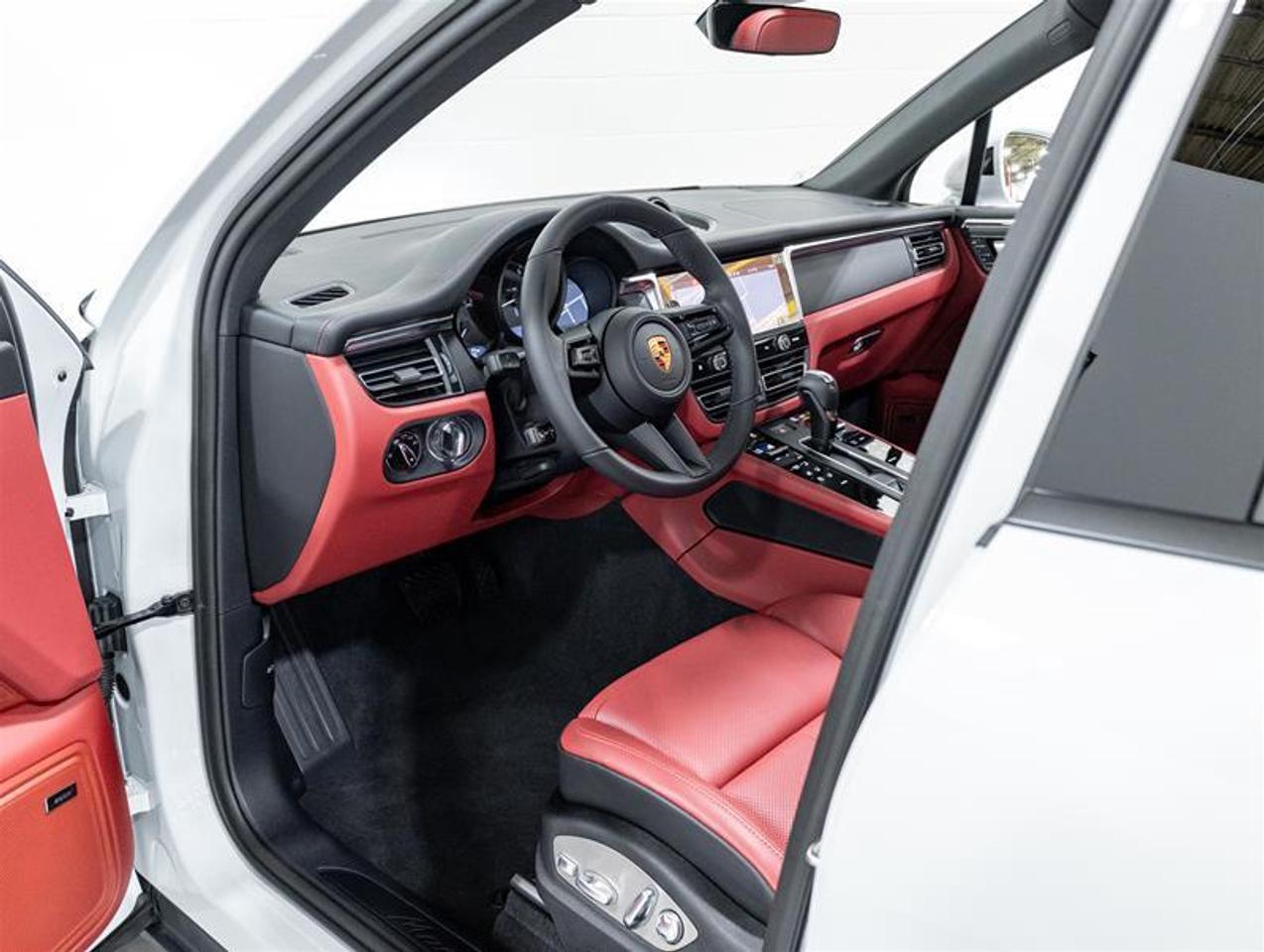 2026 Porsche Macan  Photo