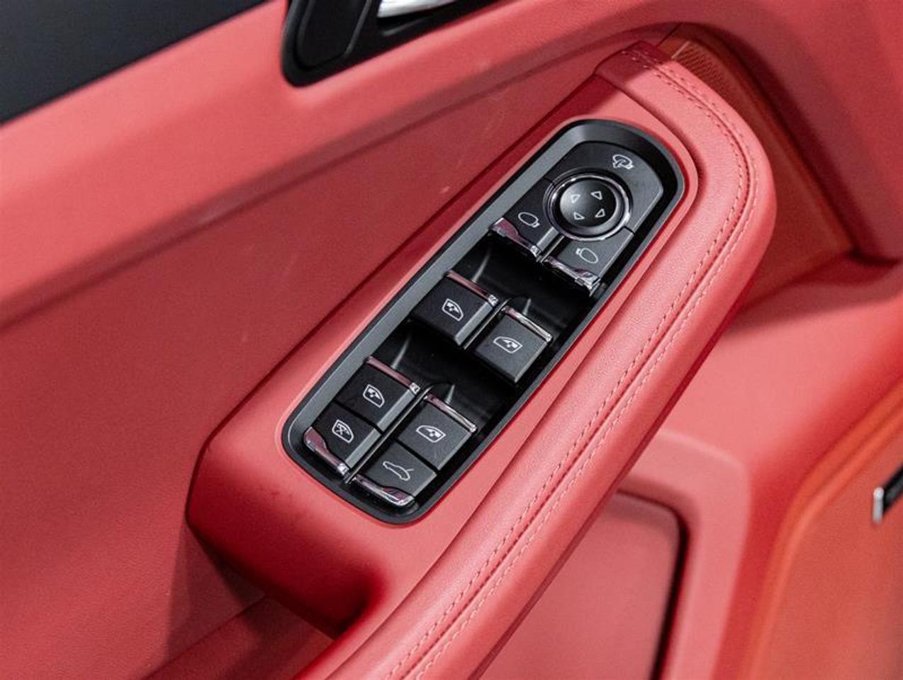 2026 Porsche Macan  Photo