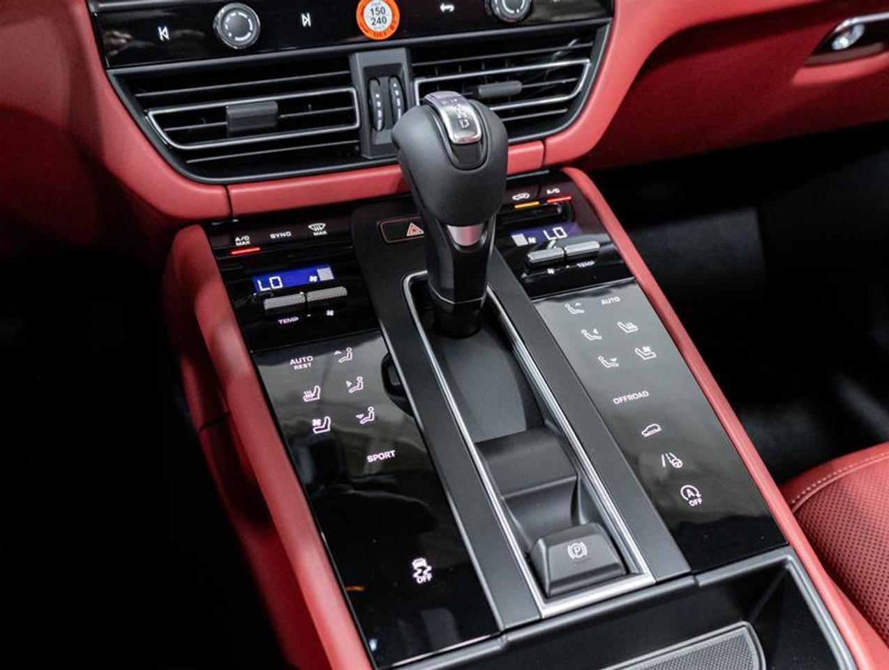 2026 Porsche Macan  Photo