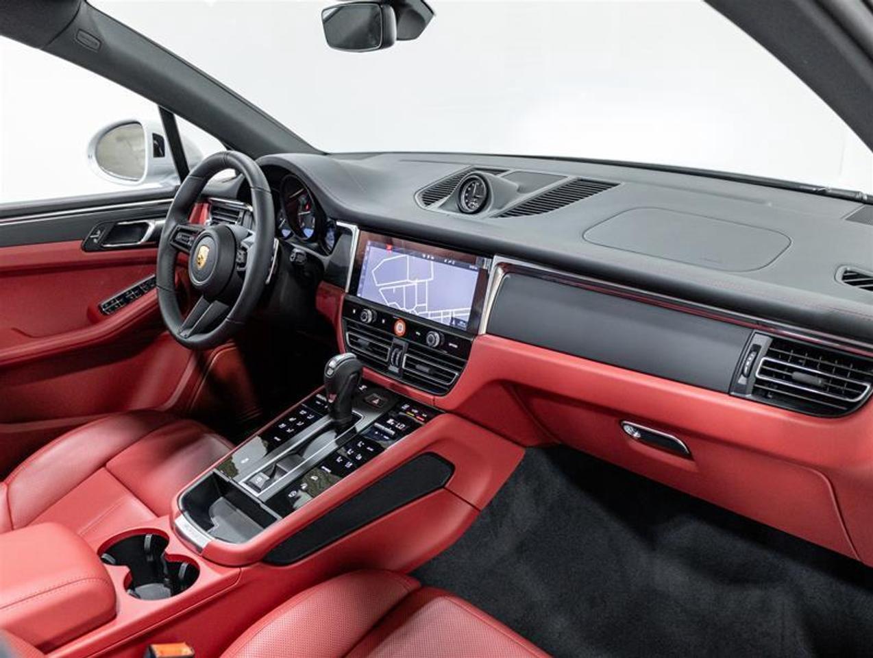 2026 Porsche Macan  Photo