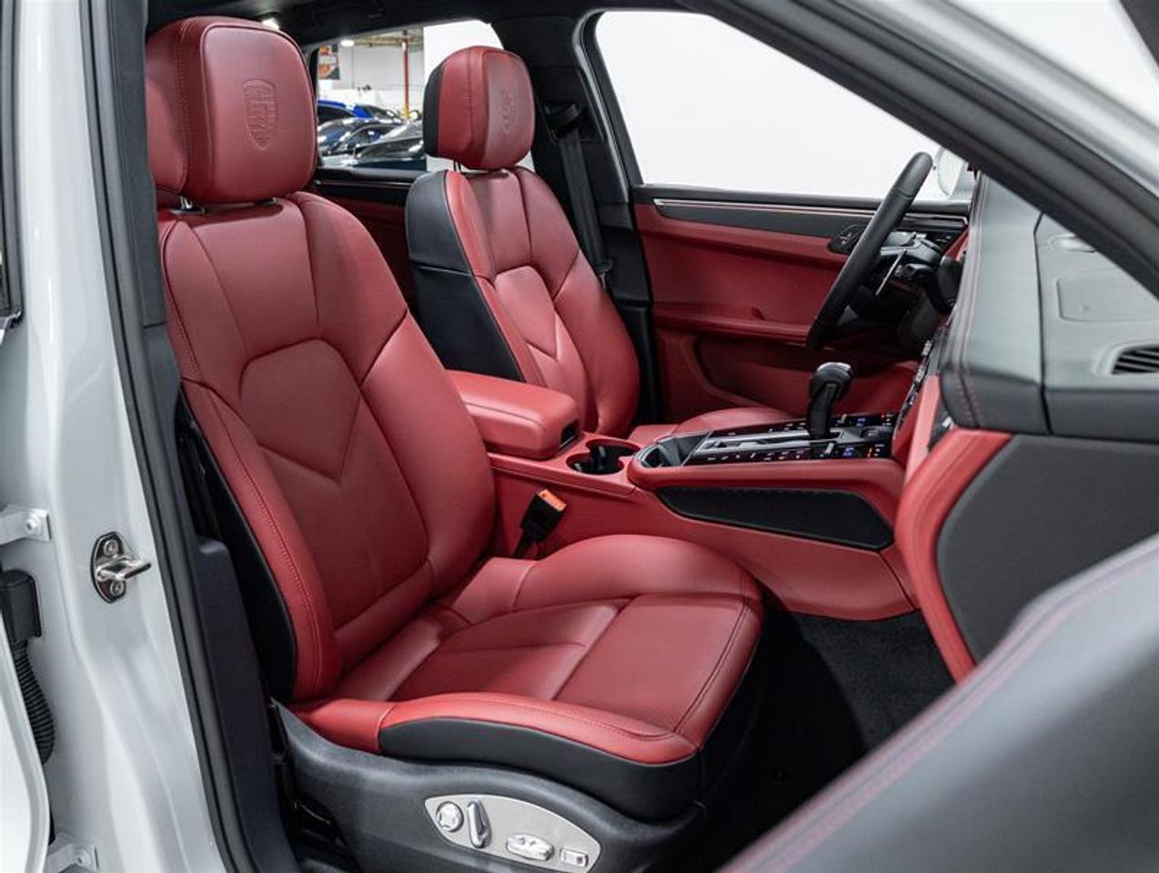 2026 Porsche Macan  Photo