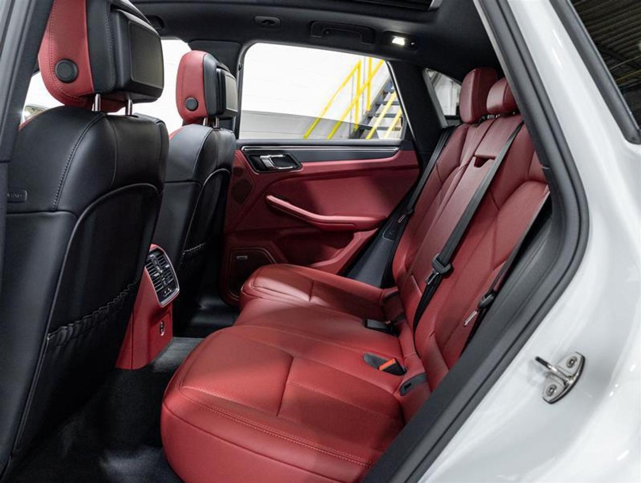 2026 Porsche Macan  Photo