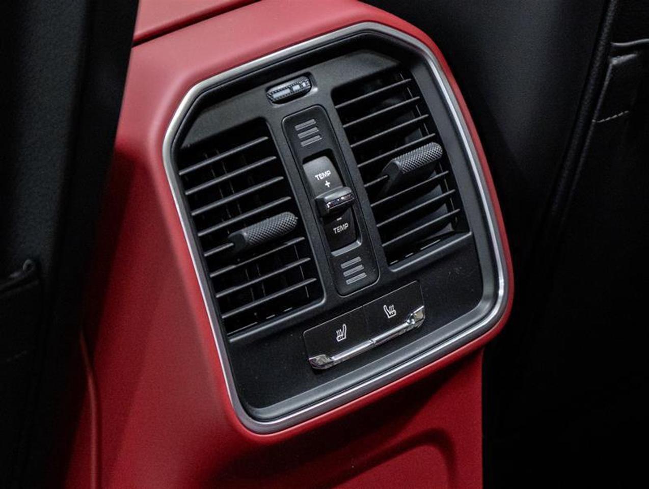2026 Porsche Macan  Photo