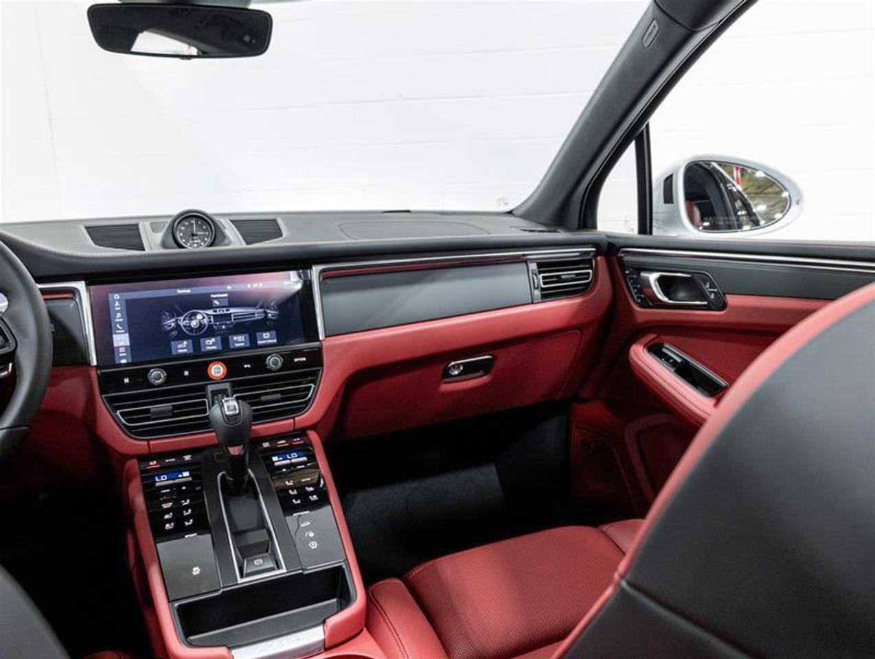 2026 Porsche Macan  Photo
