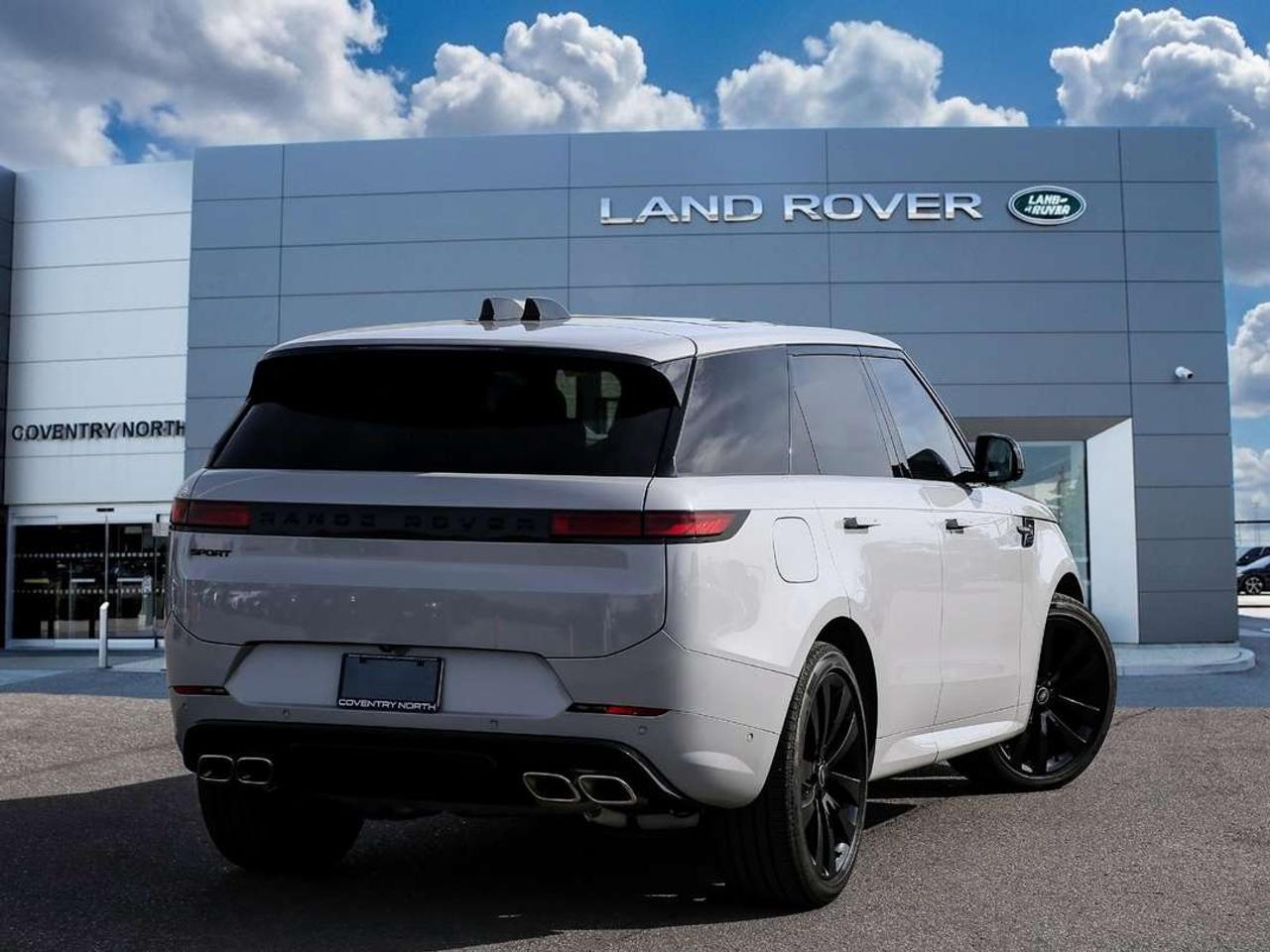 2025 Land Rover Range Rover Sport DYNAMIC SE 523 HP TWIN-TURBO V8   23 GLOSS BLACK WHEELS   BLACK PACK   MERIDIAN 3D   HEAD-UP DISPLAY Photo