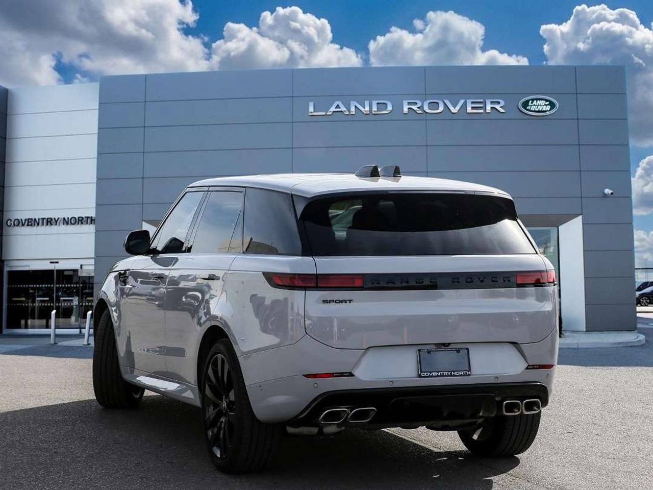 2025 Land Rover Range Rover Sport DYNAMIC SE 523 HP TWIN-TURBO V8   23 GLOSS BLACK WHEELS   BLACK PACK   MERIDIAN 3D   HEAD-UP DISPLAY Photo