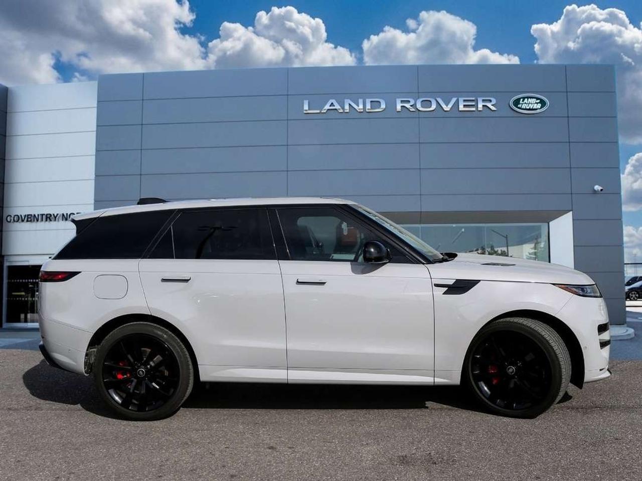 2025 Land Rover Range Rover Sport DYNAMIC SE 523 HP TWIN-TURBO V8   23 GLOSS BLACK WHEELS   BLACK PACK   MERIDIAN 3D   HEAD-UP DISPLAY Photo