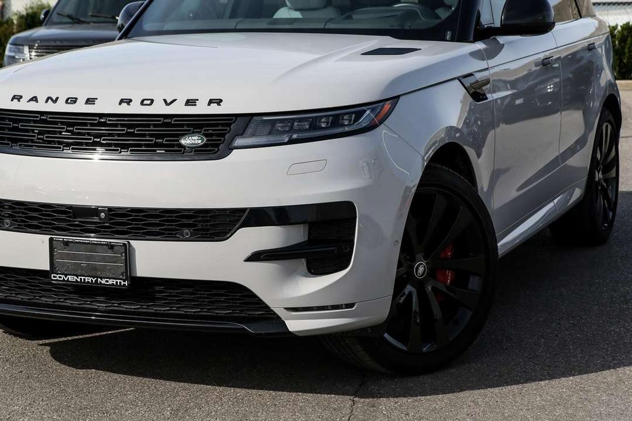 2025 Land Rover Range Rover Sport DYNAMIC SE 523 HP TWIN-TURBO V8   23 GLOSS BLACK WHEELS   BLACK PACK   MERIDIAN 3D   HEAD-UP DISPLAY Photo