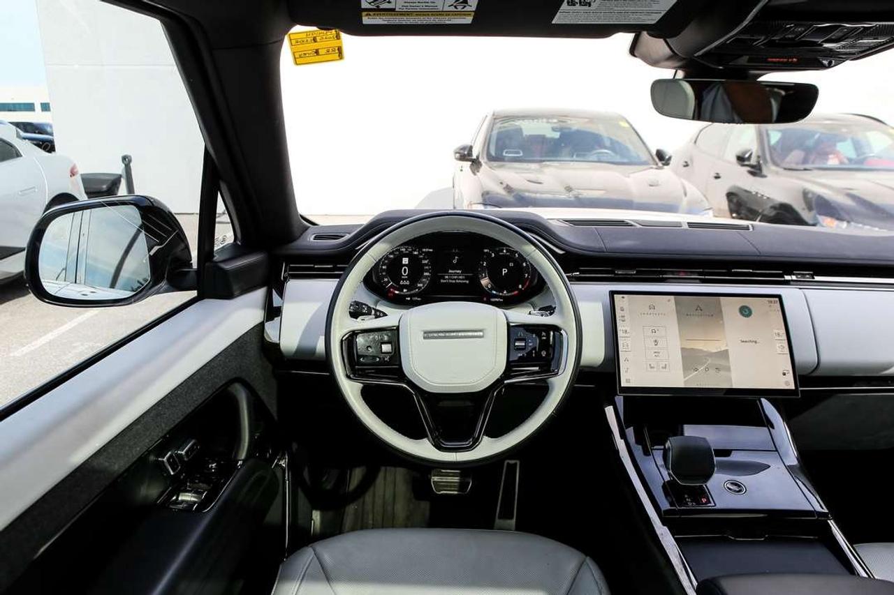 2025 Land Rover Range Rover Sport DYNAMIC SE 523 HP TWIN-TURBO V8   23 GLOSS BLACK WHEELS   BLACK PACK   MERIDIAN 3D   HEAD-UP DISPLAY Photo