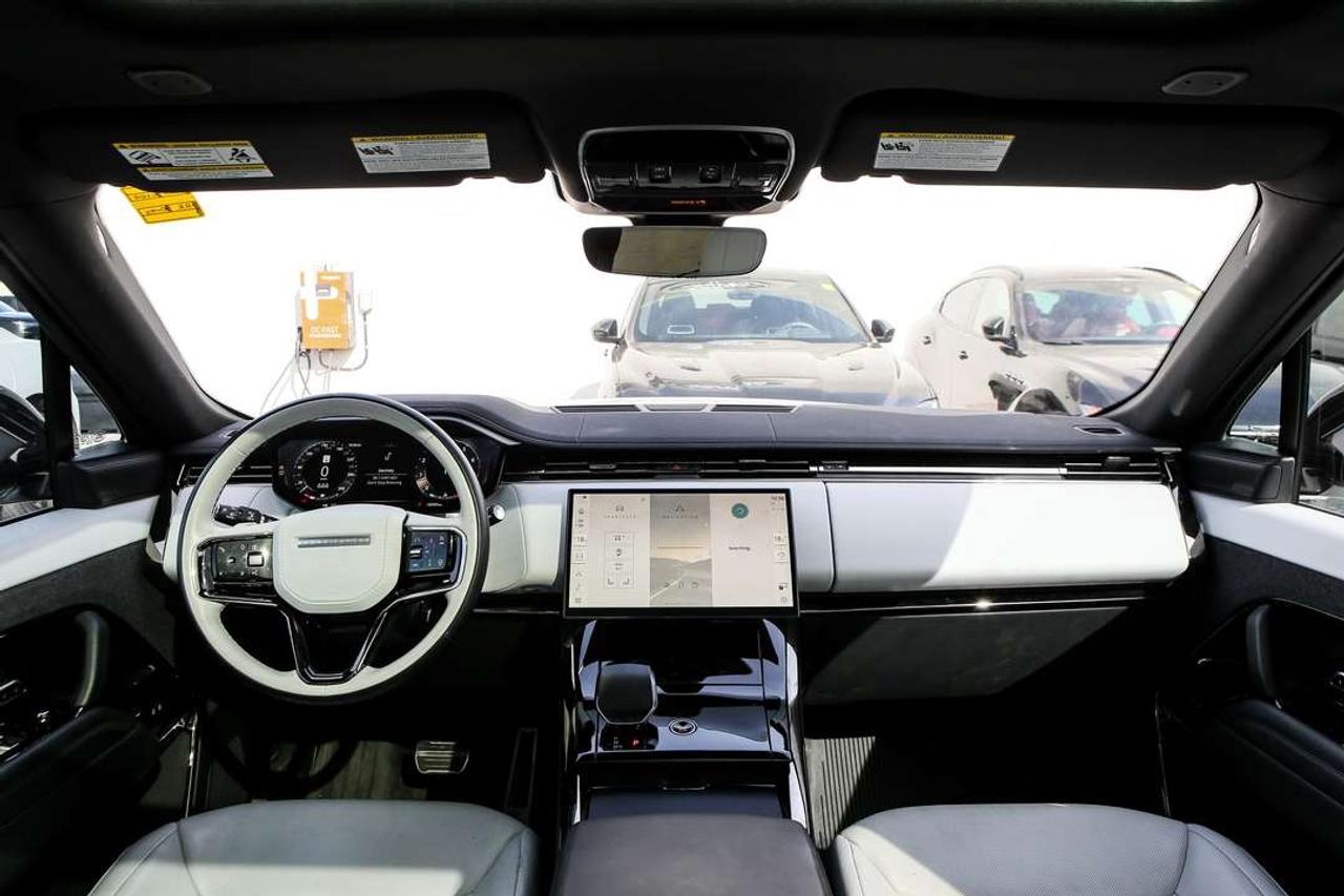2025 Land Rover Range Rover Sport DYNAMIC SE 523 HP TWIN-TURBO V8   23 GLOSS BLACK WHEELS   BLACK PACK   MERIDIAN 3D   HEAD-UP DISPLAY Photo