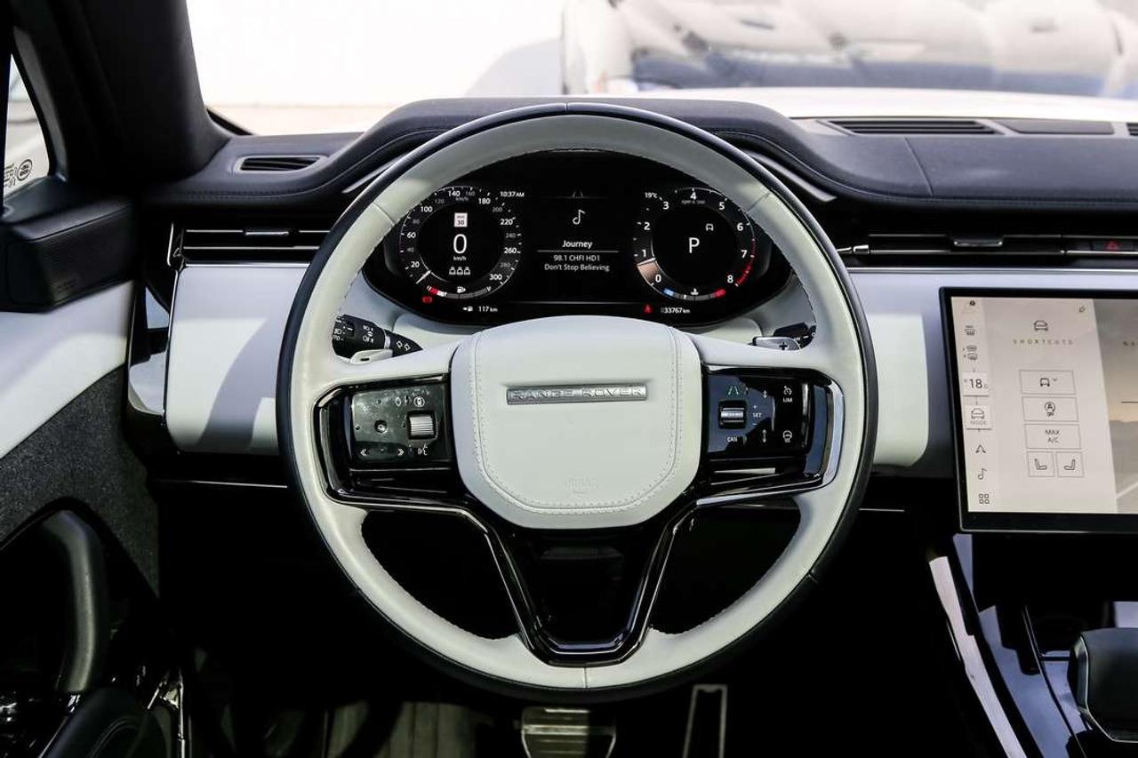 2025 Land Rover Range Rover Sport DYNAMIC SE 523 HP TWIN-TURBO V8   23 GLOSS BLACK WHEELS   BLACK PACK   MERIDIAN 3D   HEAD-UP DISPLAY Photo