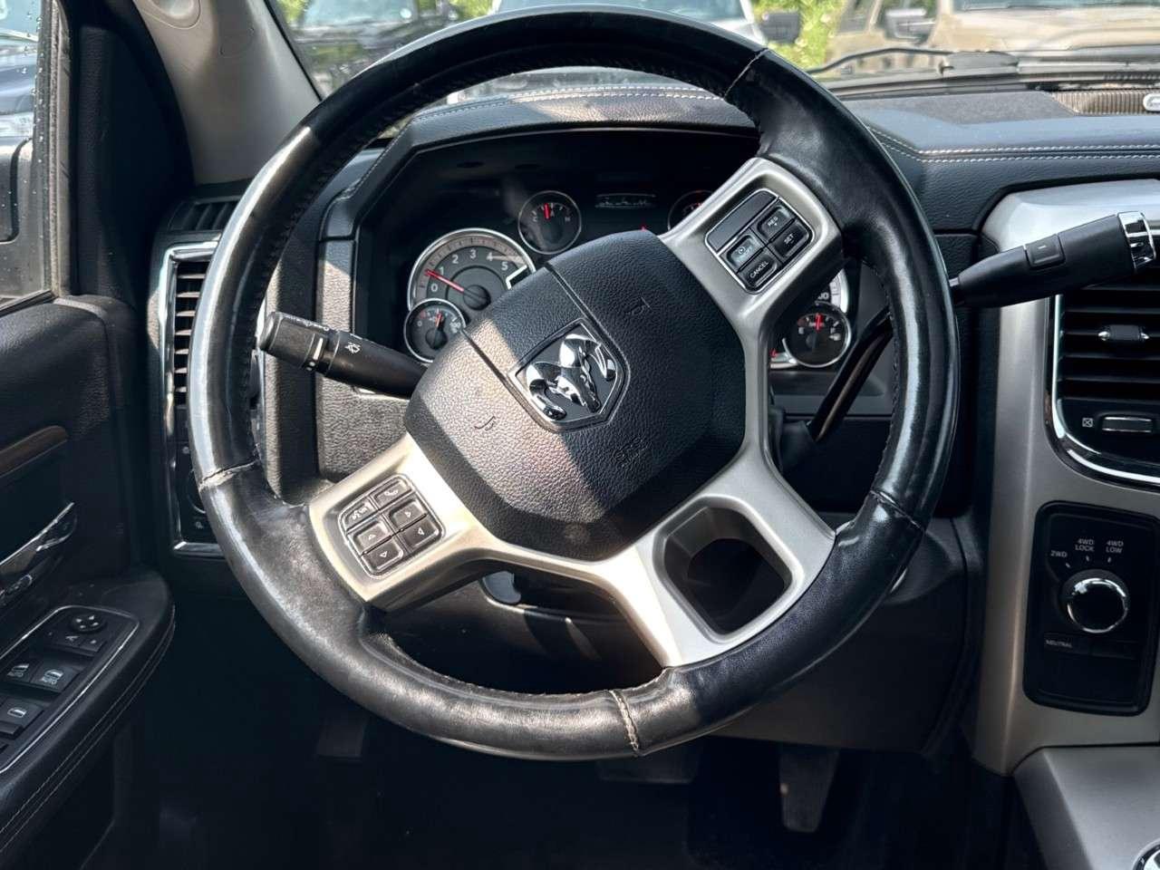 2016 RAM 3500 LARAMIE   DUALLIE   SUNROOF   LEATHER Photo