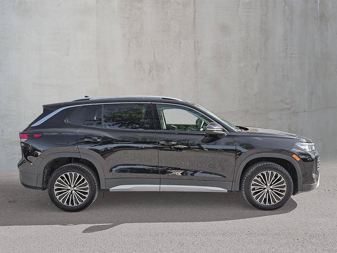 2026 Volkswagen Tiguan Comfortline 4MOTION | Apple Car Play | Heated Seats | Photo