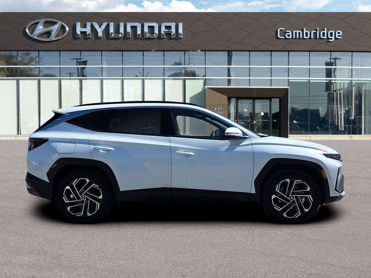 2025 Hyundai Tucson Ultimate   NO ACCIDENTS 51KM EV 6.7L/100KM Photo
