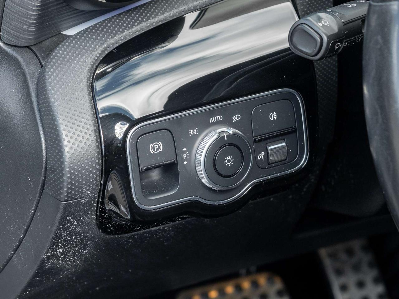 2021 Mercedes-Benz A-Class A 220 4MATIC -AMG Line-Ambient Lights-Navi-Dealer Serviced Photo