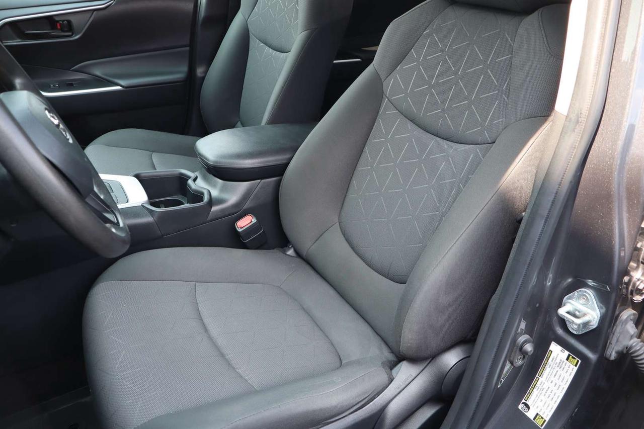 2023 Toyota RAV4 LE Premium   No Accident   Clean Carfax Photo