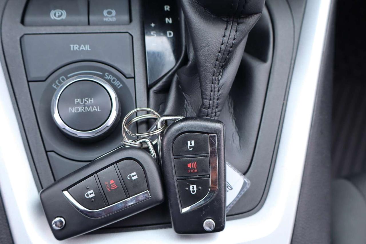 2023 Toyota RAV4 LE Premium   No Accident   Clean Carfax Photo