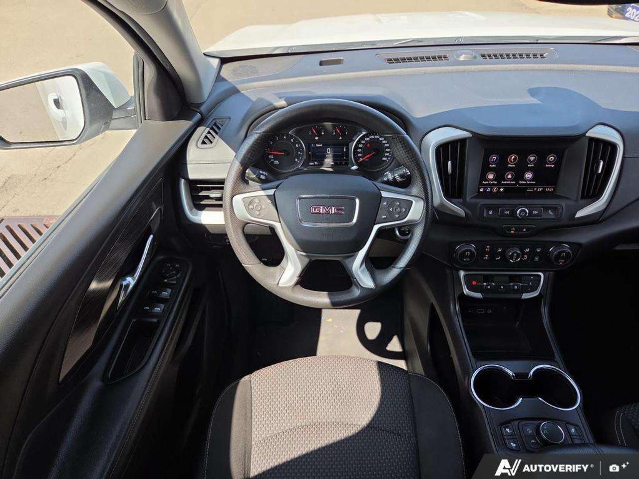 2024 GMC Terrain SLE   OFF LEASE   ALL WEATHER TIRES   CARPLAY Photo