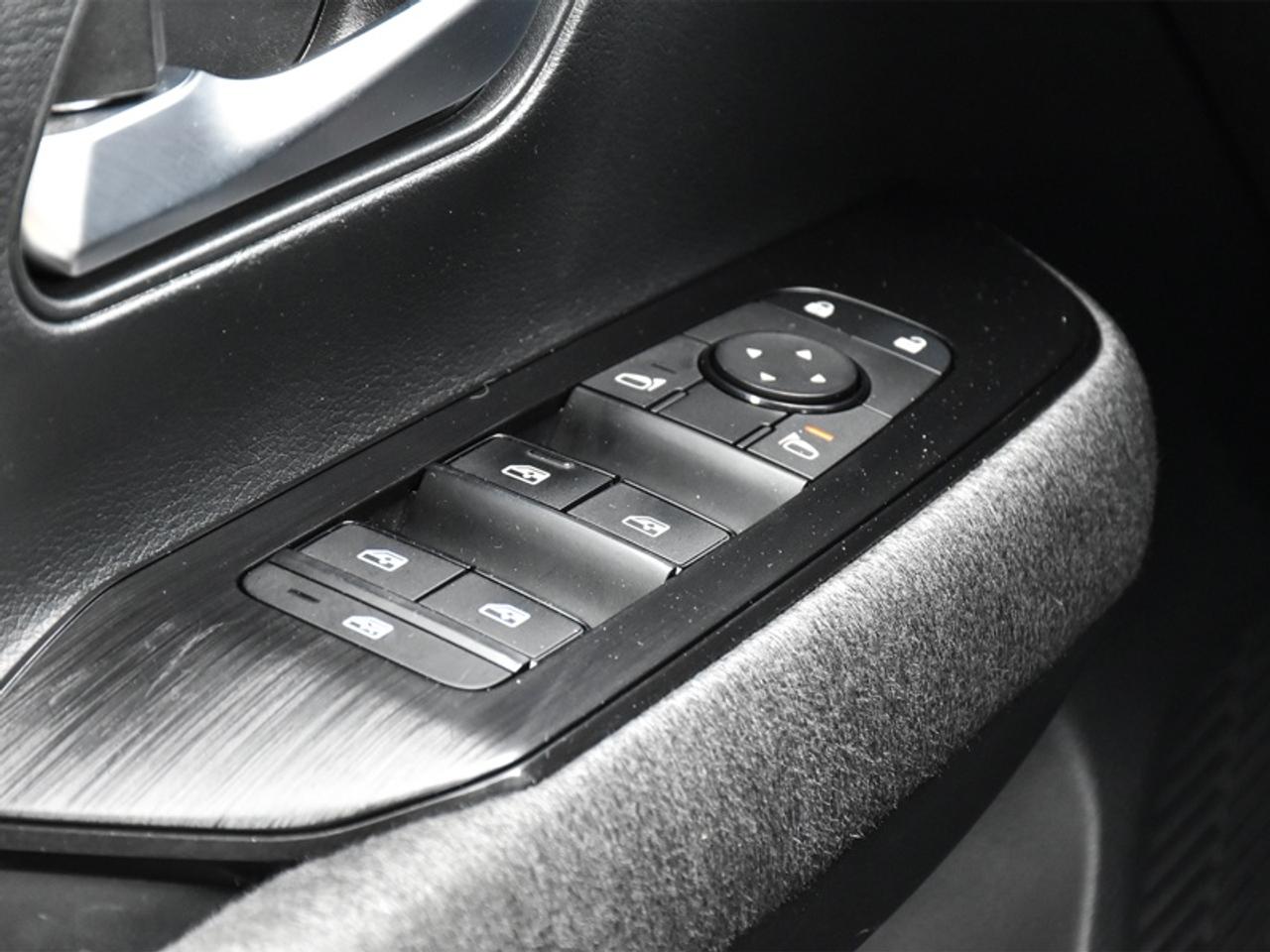 2025 Nissan Kicks SV   Heated Seats   Heated Steering   Remote Start Photo