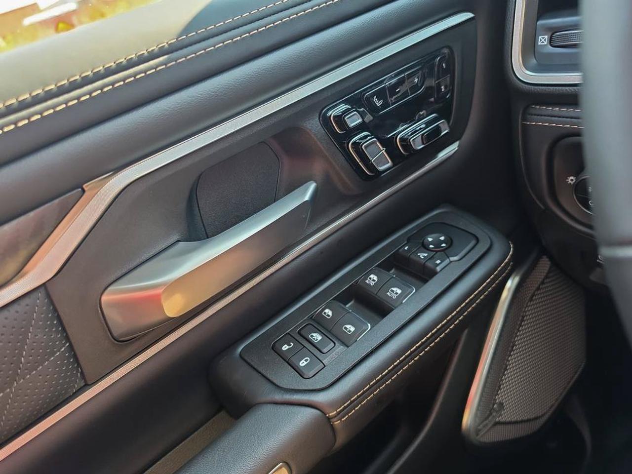 2027 RAM 1500 Tungsten3.0L|TRILER BRAKE CONTROL|BED UTILITY GROUP|POWER STEPS|PANO SUNROOF|4X4 Photo