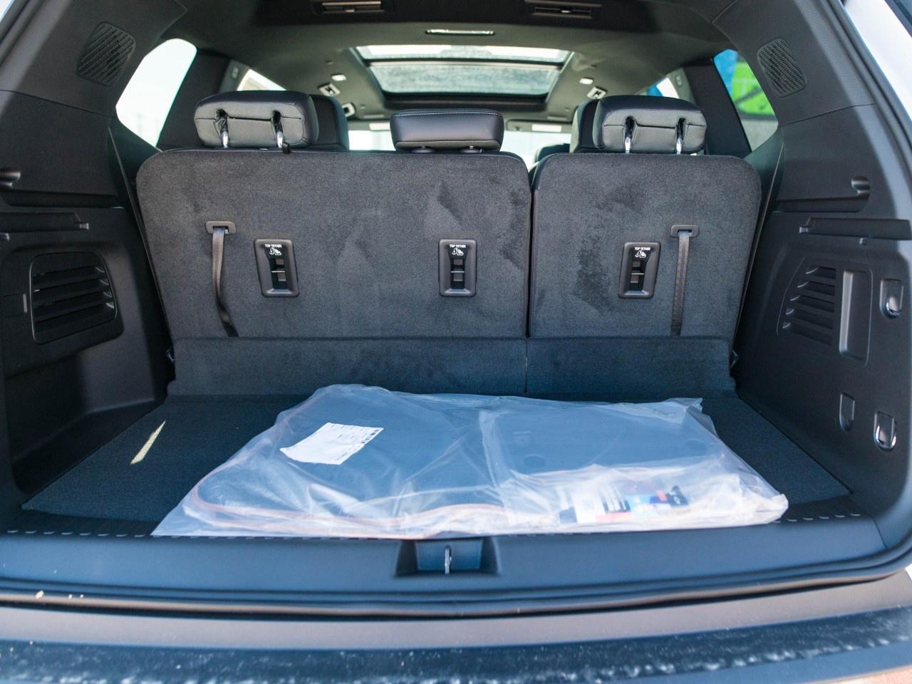 2027 GMC Acadia AWD AT4 Photo