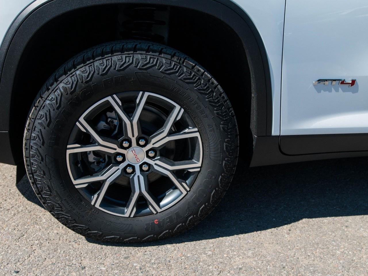 2027 GMC Acadia AWD AT4 Photo