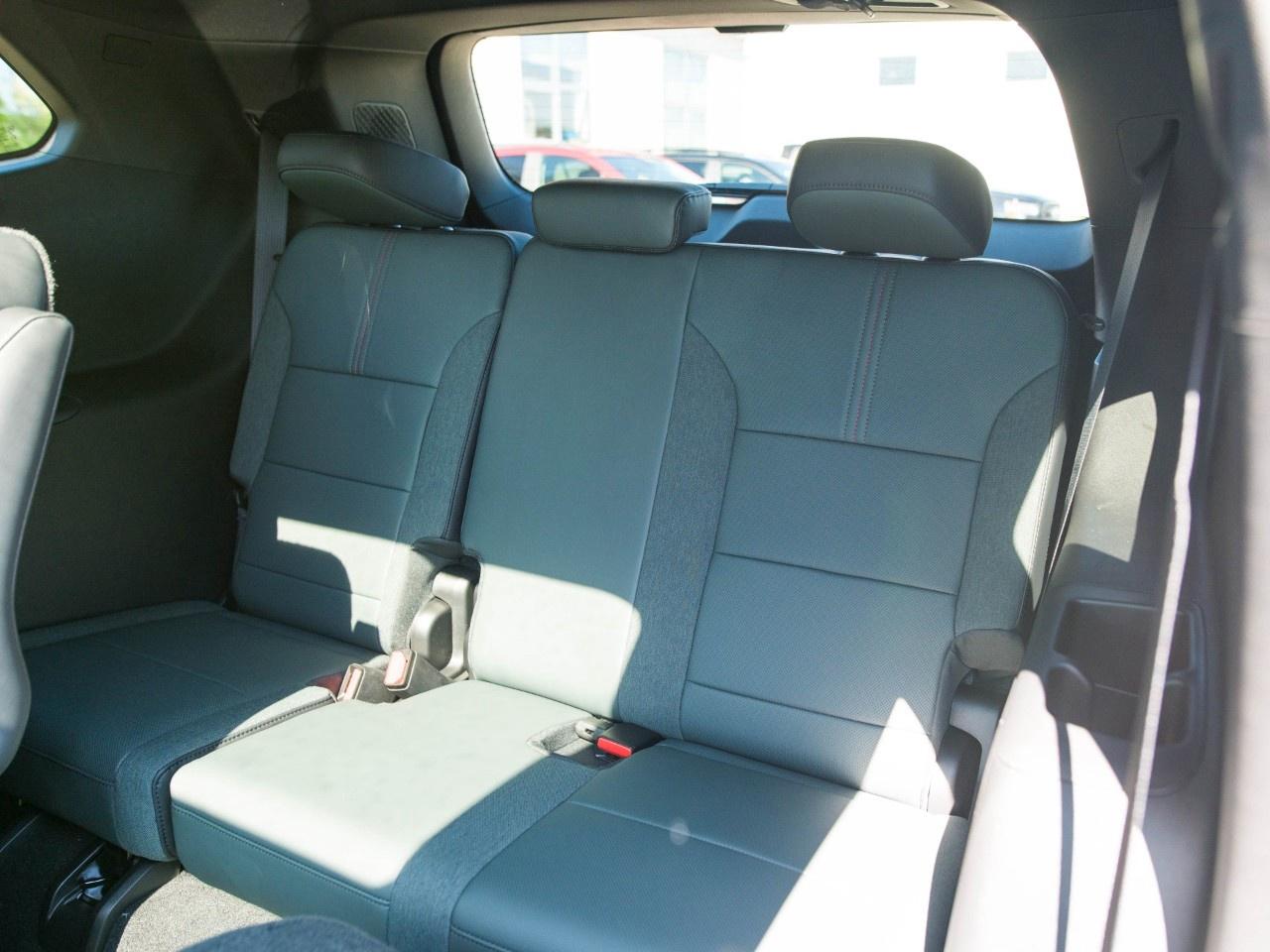 2027 GMC Acadia AWD AT4 Photo