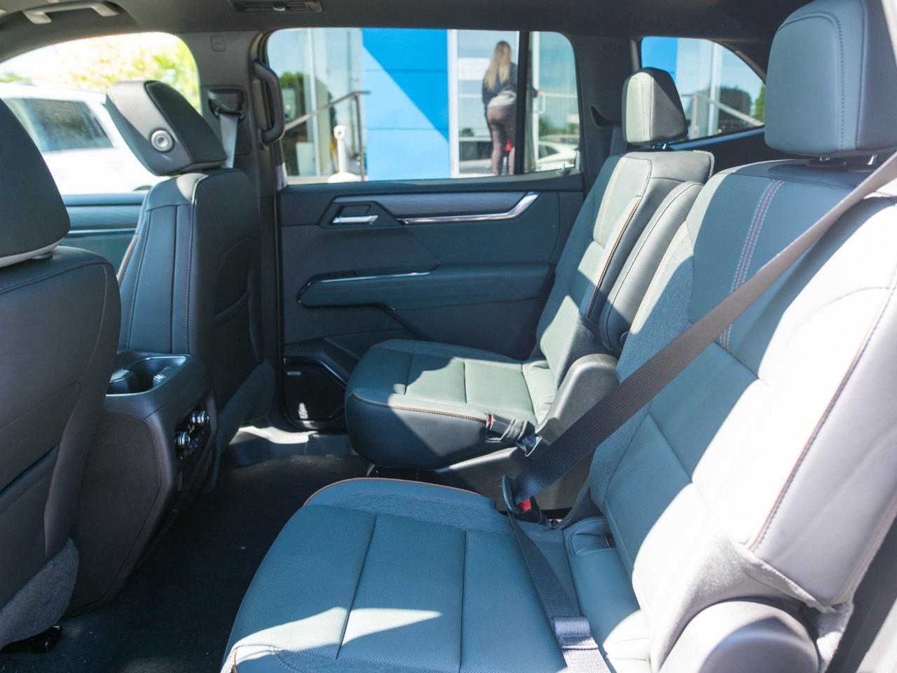 2027 GMC Acadia AWD AT4 Photo