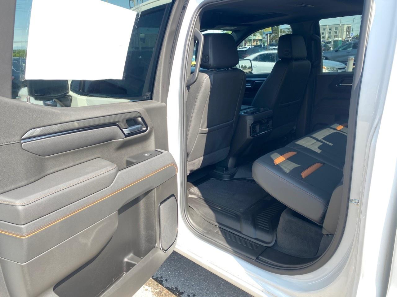 2025 GMC Sierra 1500 Crew Cab Short Box 4-Wheel Drive AT4 Photo