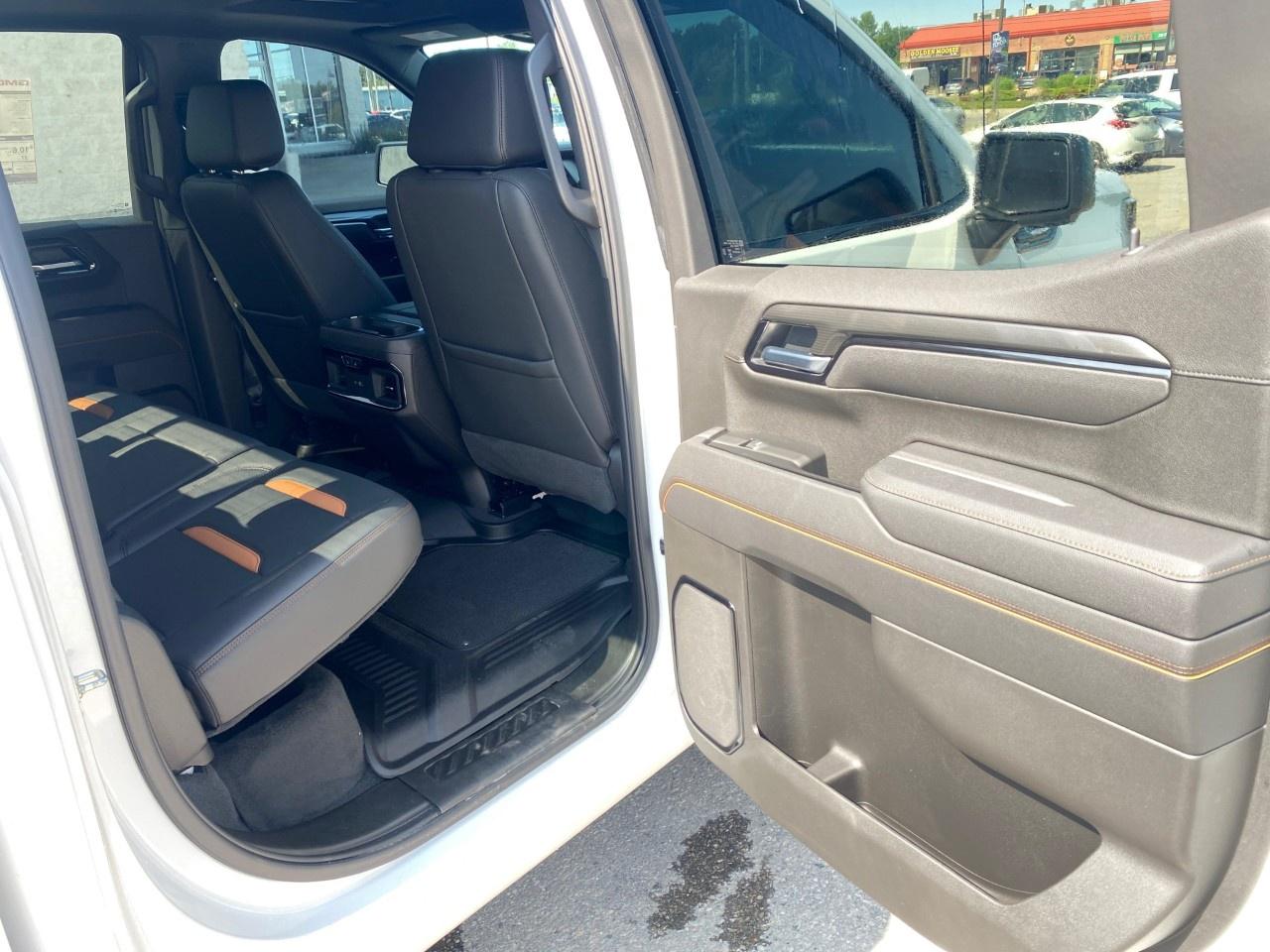2025 GMC Sierra 1500 Crew Cab Short Box 4-Wheel Drive AT4 Photo