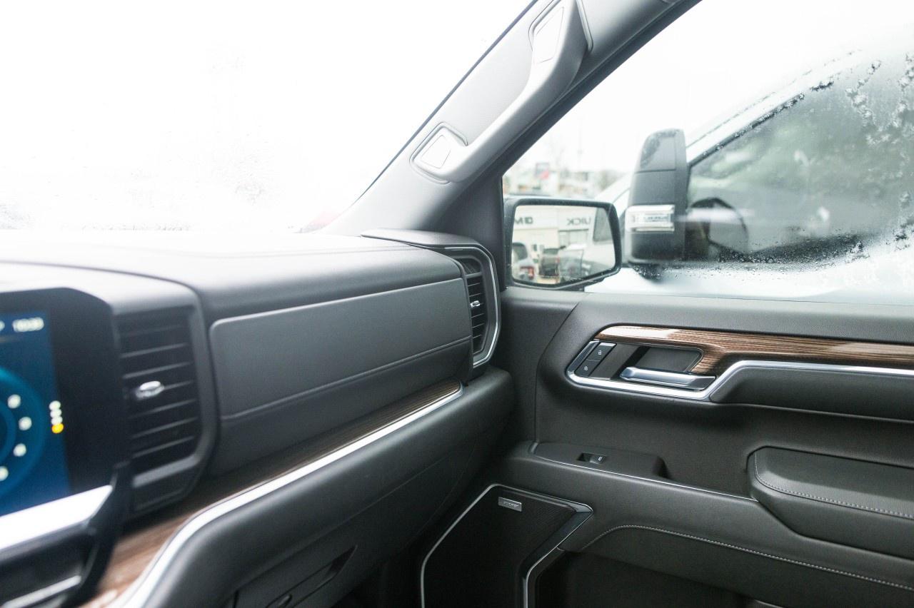 2024 Chevrolet Silverado 1500 Crew Cab Short Box 4-Wheel Drive LT Trail Boss Photo