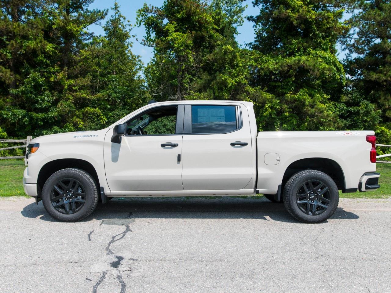 2026 Chevrolet Silverado 1500 Crew Cab Short Box 4-Wheel Drive Custom Photo1