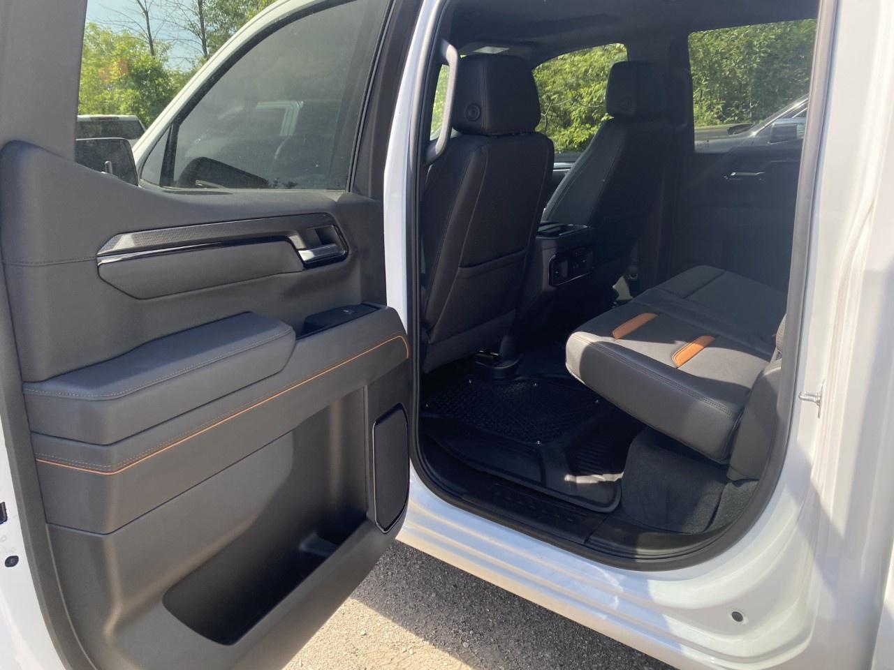 2025 GMC Sierra 1500 Crew Cab Short Box 4-Wheel Drive AT4 Photo