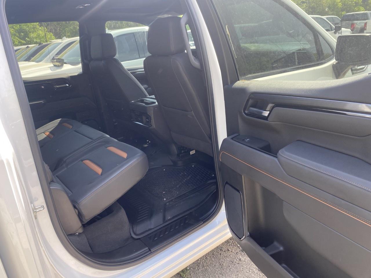 2025 GMC Sierra 1500 Crew Cab Short Box 4-Wheel Drive AT4 Photo