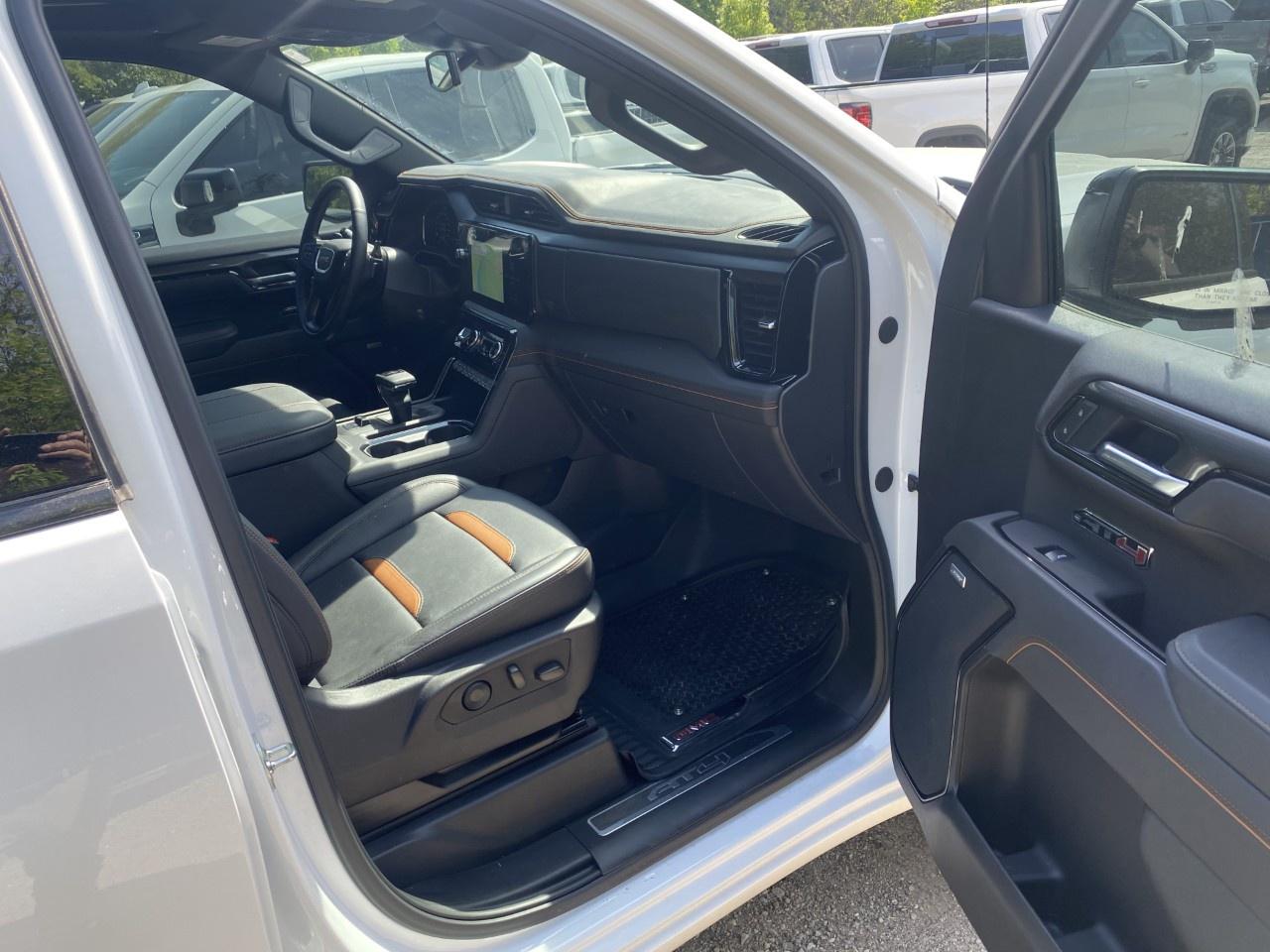2025 GMC Sierra 1500 Crew Cab Short Box 4-Wheel Drive AT4 Photo