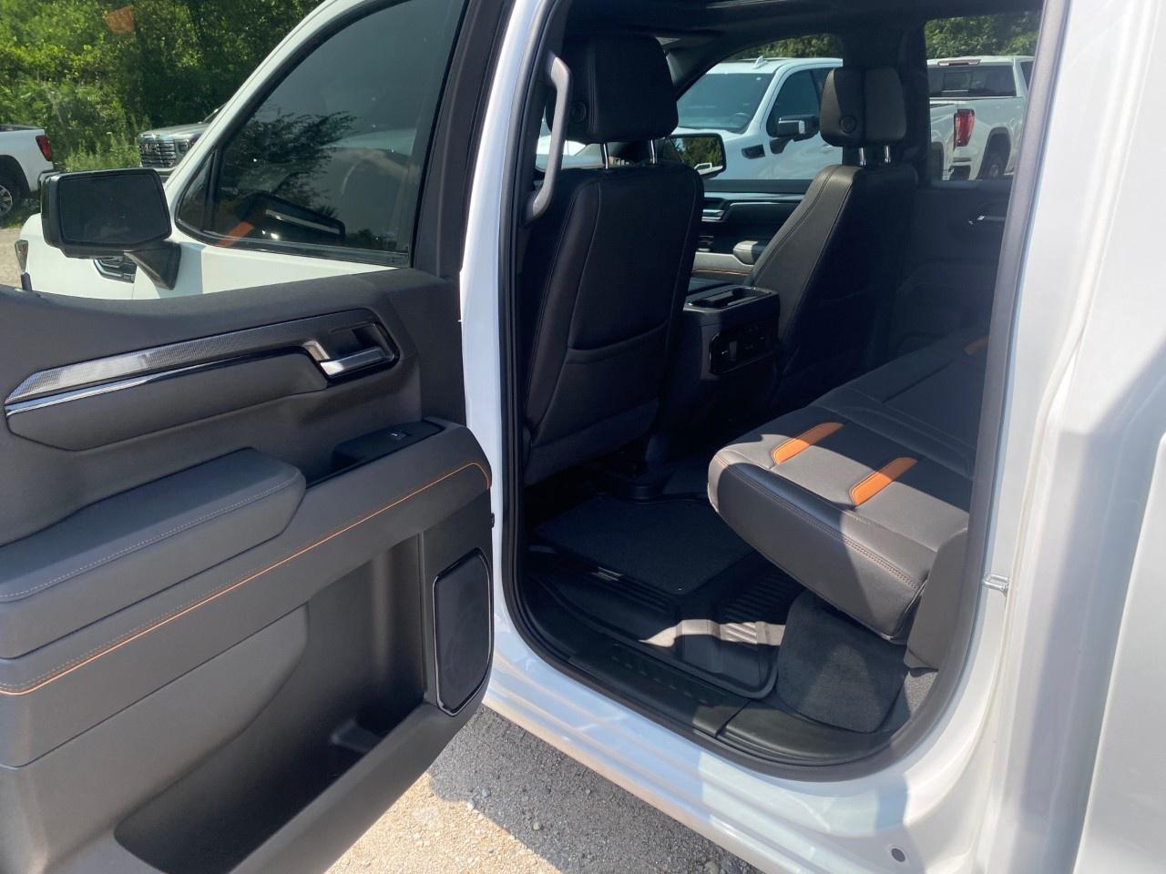 2025 GMC Sierra 1500 Crew Cab Short Box 4-Wheel Drive AT4 Photo