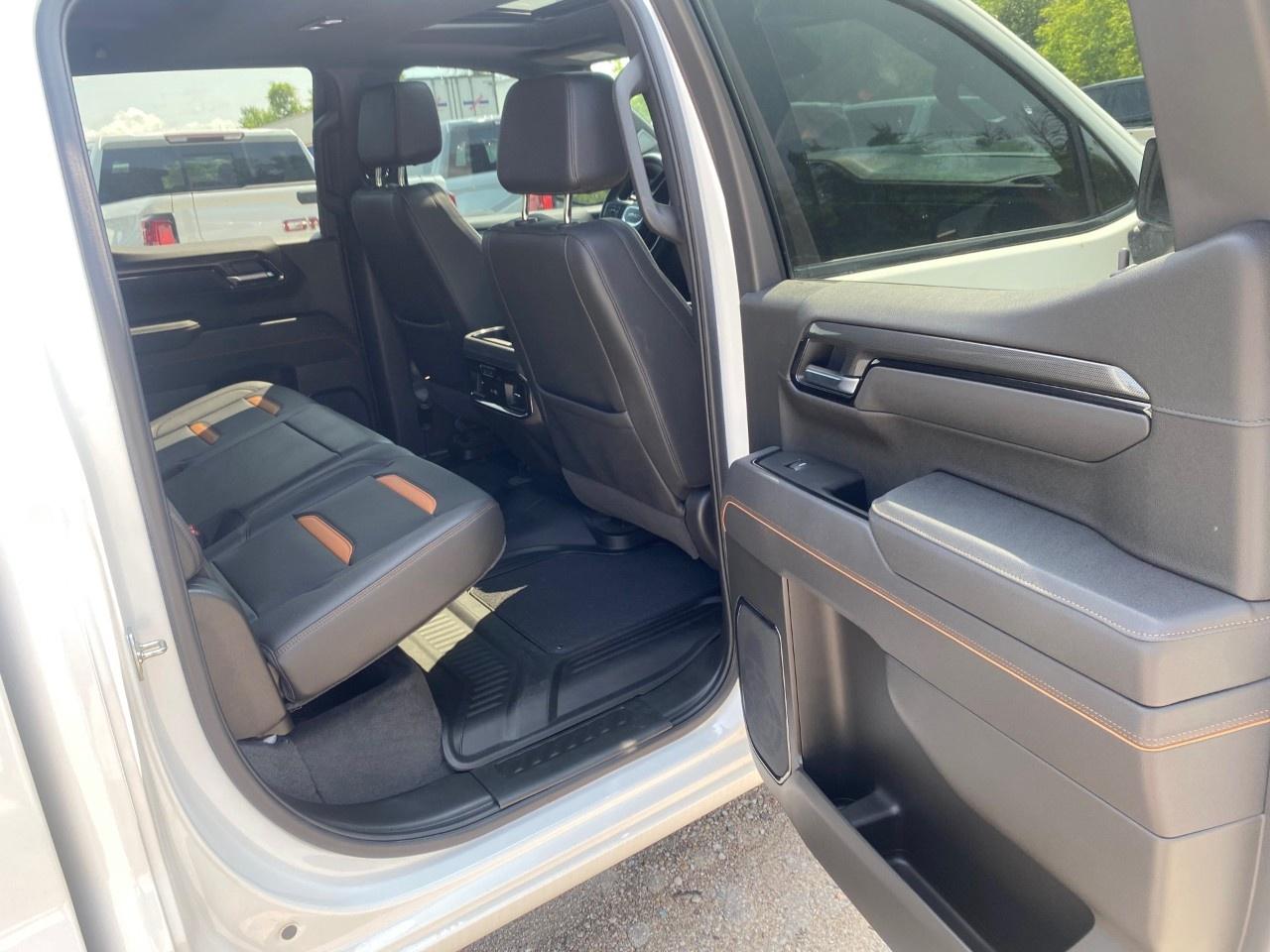 2025 GMC Sierra 1500 Crew Cab Short Box 4-Wheel Drive AT4 Photo