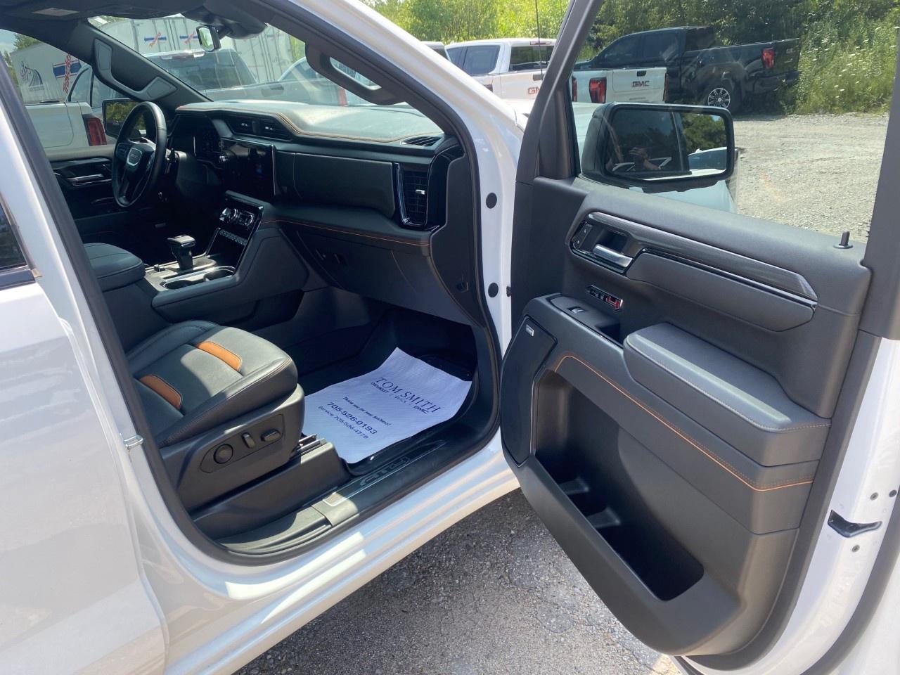 2025 GMC Sierra 1500 Crew Cab Short Box 4-Wheel Drive AT4 Photo