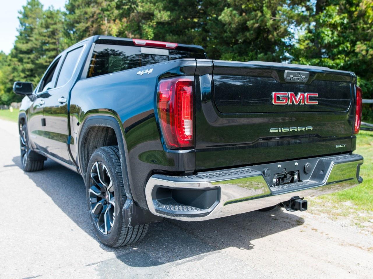 2026 GMC Sierra 1500 Crew Cab Short Box 4-Wheel Drive SLT Photo2