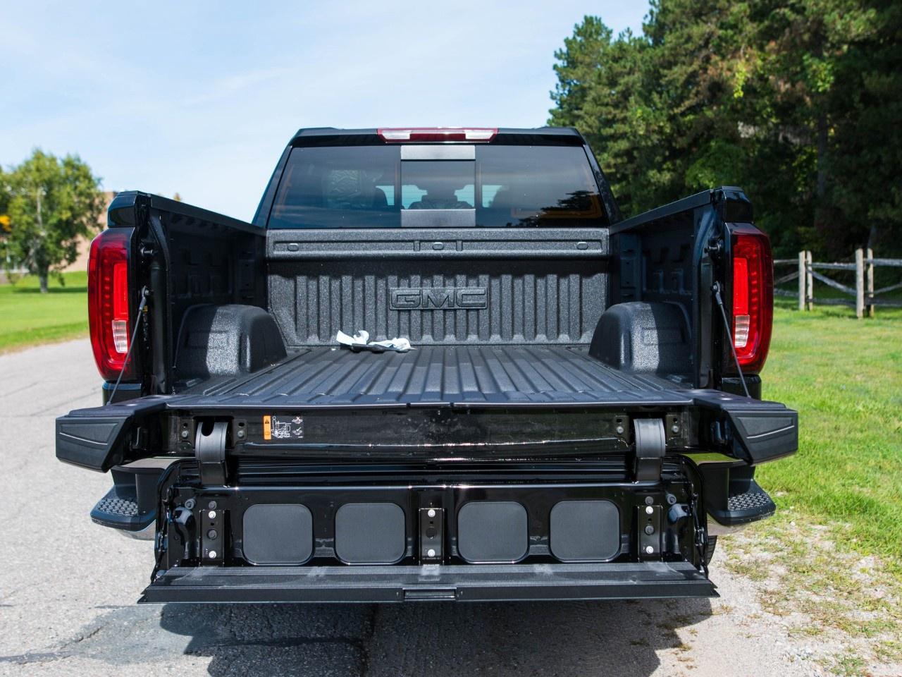 2026 GMC Sierra 1500 Crew Cab Short Box 4-Wheel Drive SLT Photo