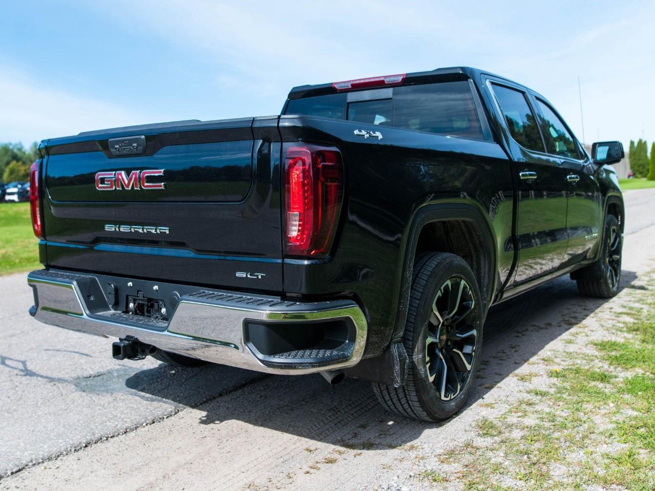 2026 GMC Sierra 1500 Crew Cab Short Box 4-Wheel Drive SLT Photo