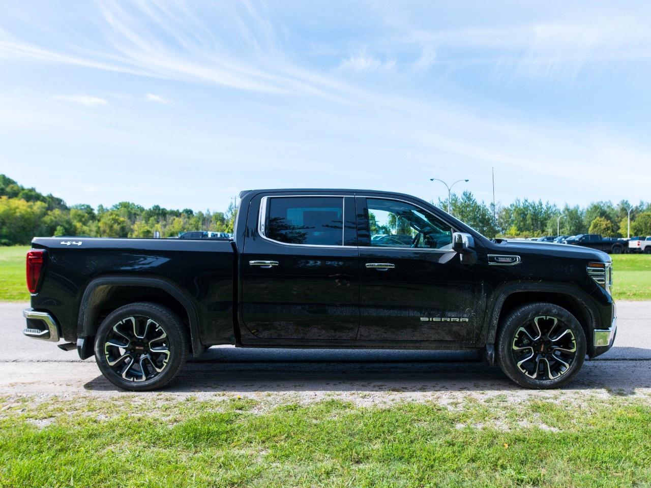 2026 GMC Sierra 1500 Crew Cab Short Box 4-Wheel Drive SLT Photo