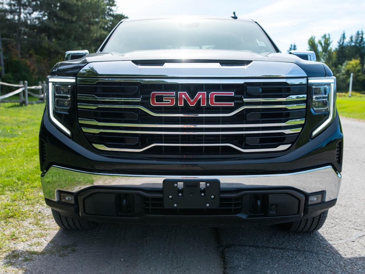 2026 GMC Sierra 1500 Crew Cab Short Box 4-Wheel Drive SLT Photo